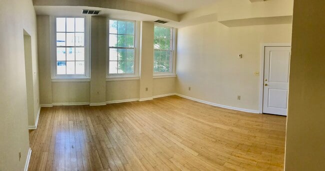 Living room - 526 St Paul St