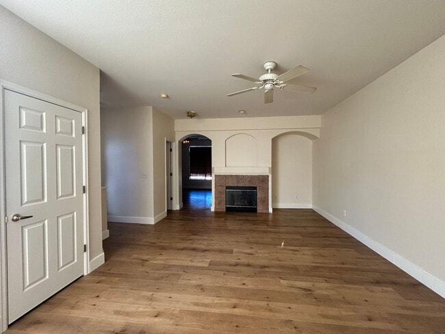 Photo - 2BR End Unit Townhome in Rock Creek