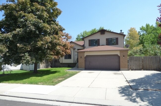 Building Photo - 4 Bd  2.5 Bath Home in West Jordan