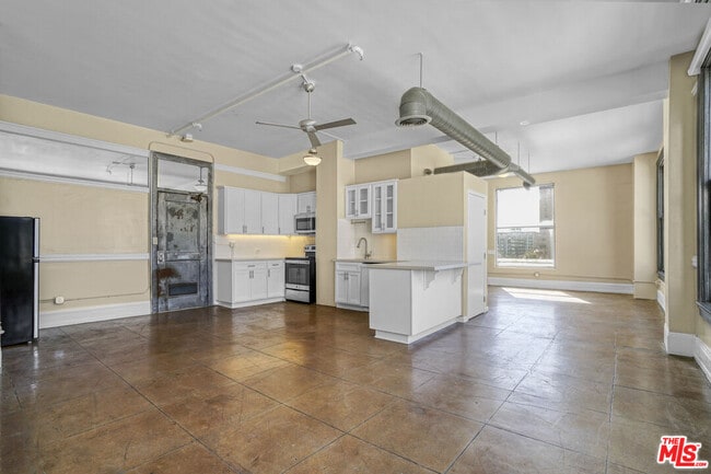 Photo - 108 W 2nd St Unit 309