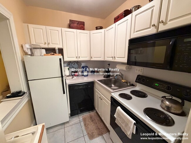 Photo - 169 Beacon St Unidad 4F