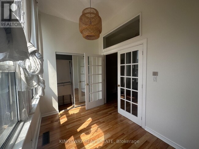 Photo - 1504 Queen St W