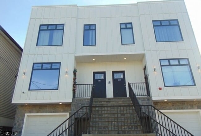 Building Photo - 108 Mill St