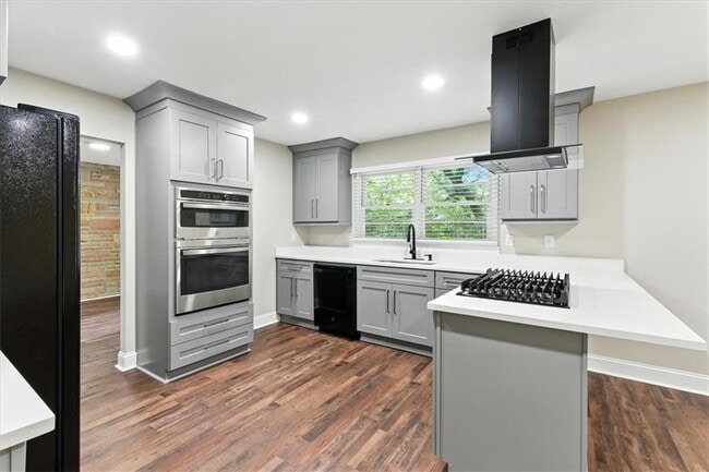 Photo - 893 Woodmere Dr NW