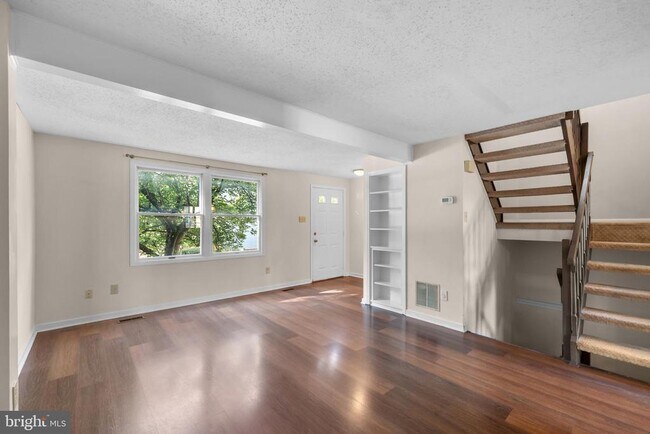 Photo - 6832 Heatherway Ct