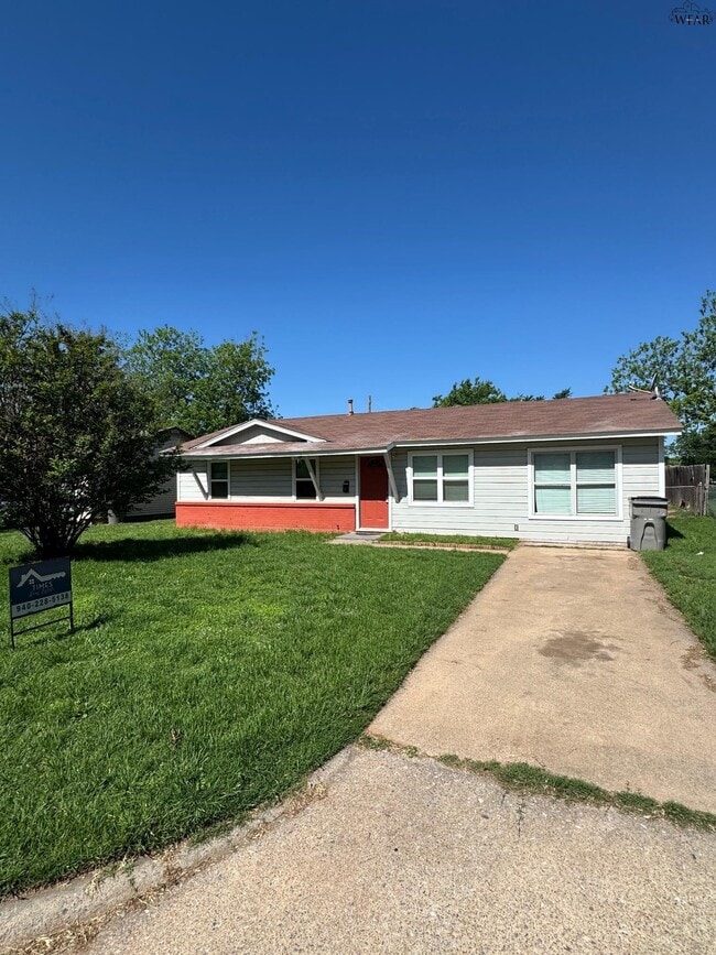 Building Photo - 1422 Tanbark Rd