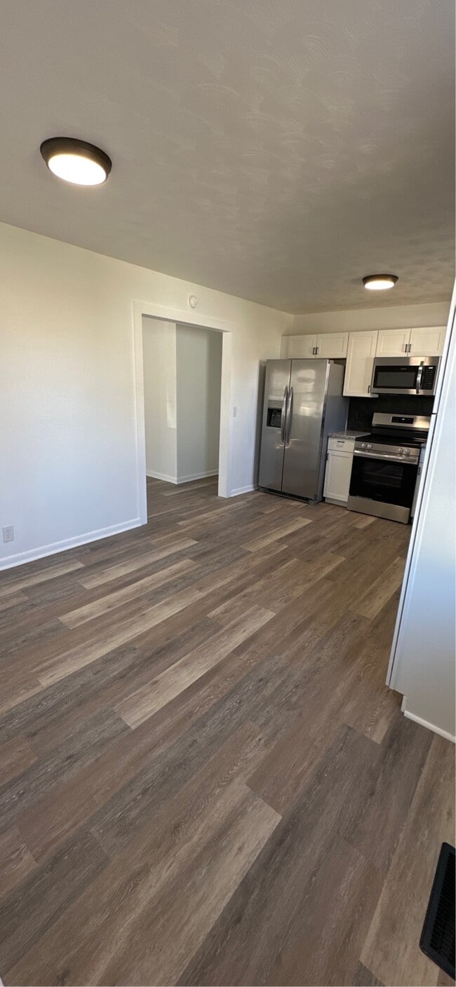 Photo - 200 Staggs Dr