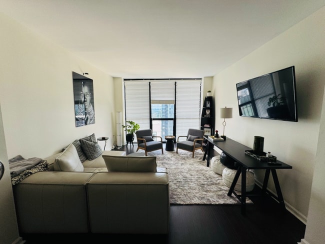 Building Photo - 1280 W Peachtree St NW Rental