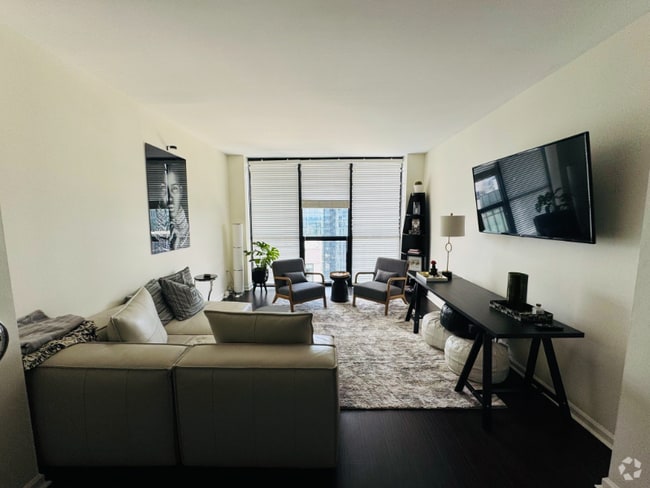 Building Photo - 1280 W Peachtree St NW Rental