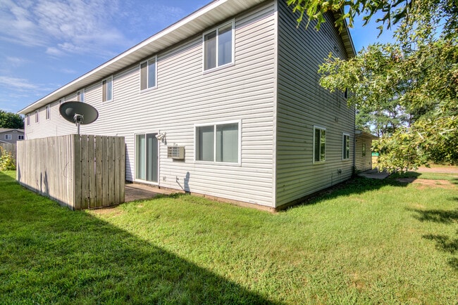 Building Photo - 1008 Dutchman Dr Unit 4