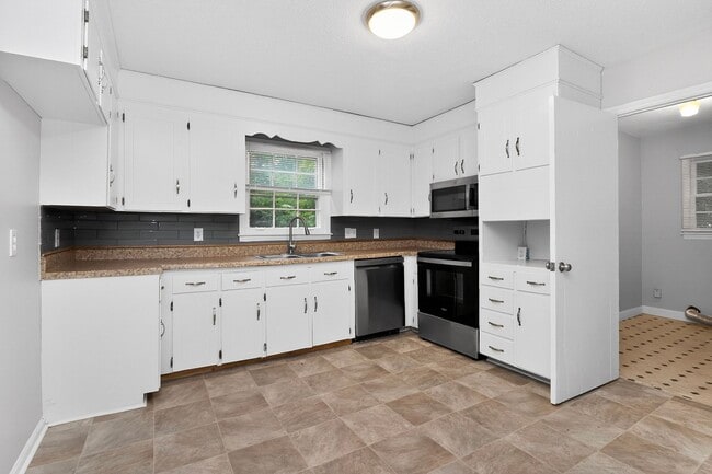 Photo - Charming 3 Bedroom Home in Matthews!