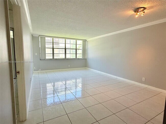 Photo - 2781 Taft St Unit 208
