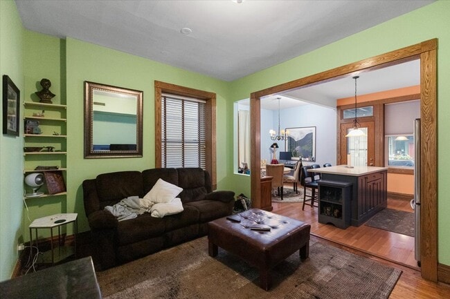 Building Photo - 505 W Fullerton Pky Unit 1 Rental