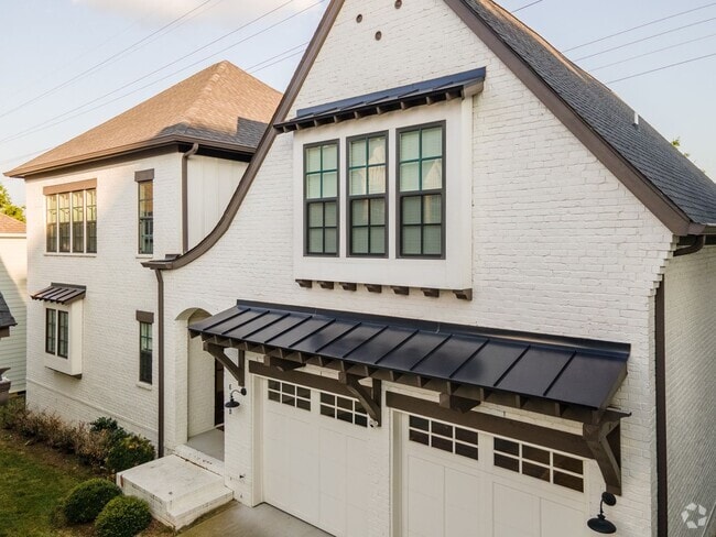 Building Photo - **LIKE-NEW, HIGH-END EXECUTIVE HOME WITH I...