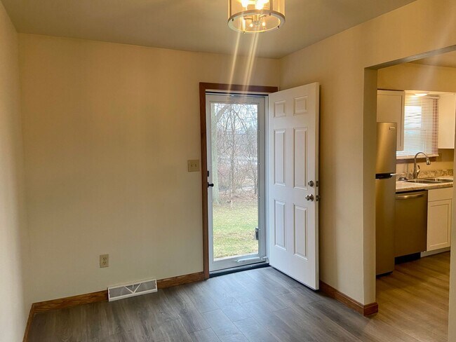 Photo - 2904-2910 Tamarack Drive Unit 2910