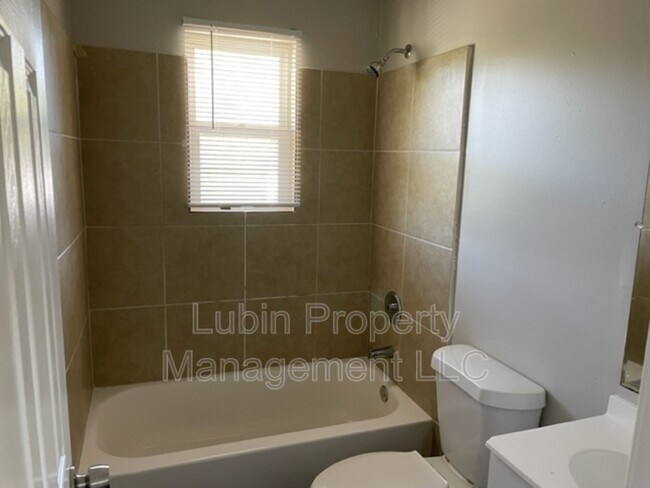 Photo - 1043 College St Unit 3