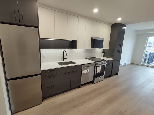 Photo - 1380 Pridham Ave