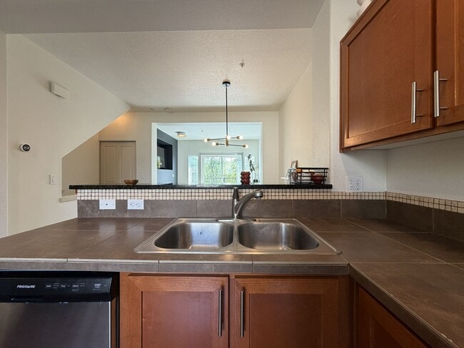Photo - 10721 NE Gateway Pl