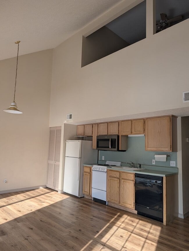 Building Photo - Fish. Relax. Live the Lake Life. Unit 8