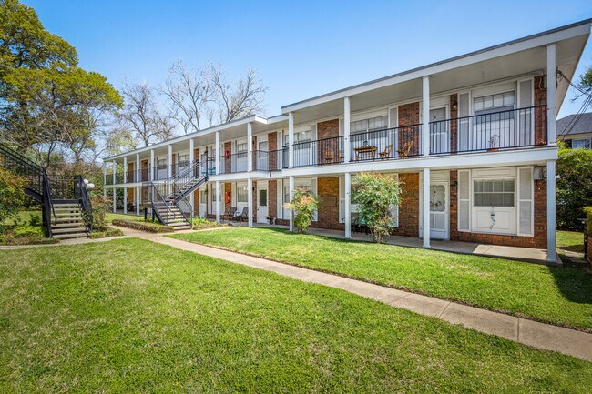 Photo - Colonial Oaks Apartments Unidad D