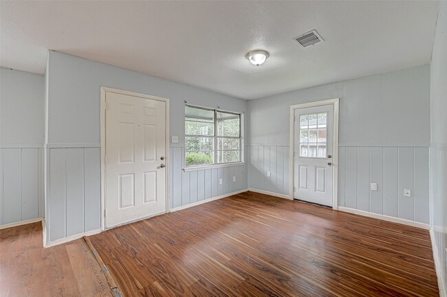 Photo - 3406 St Benedict St
