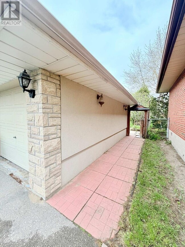 Photo - 169 McGill St