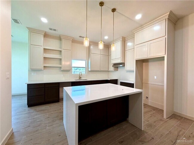 22 La Laguna Rd