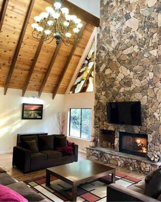 Building Photo - Great Contemporary Lake View Home above Bu...