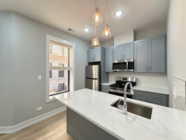 419 W Belden Ave Unit 81