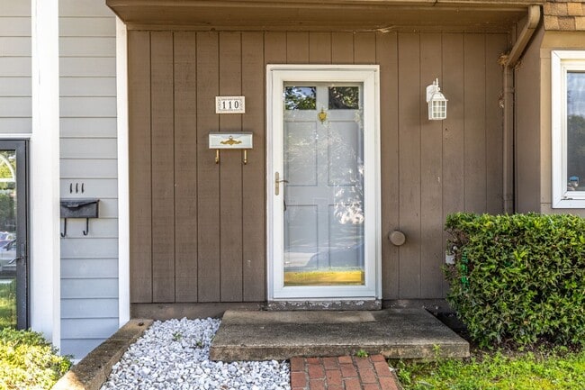 Photo - 110 Woodlake Dr