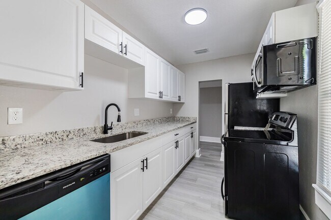 Photo - Adorable 3/2 Bungalow Available Now!