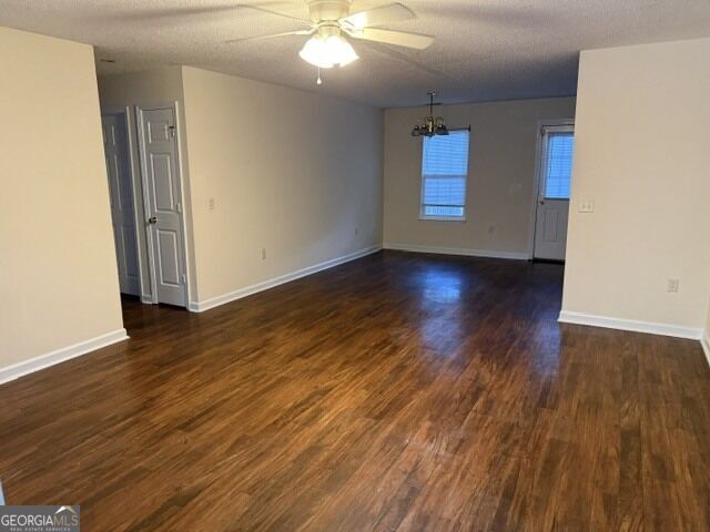 Photo - 303 Aldred Ave