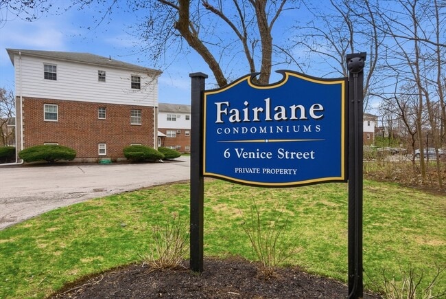 Building Photo - 6 Venice St Unit B6