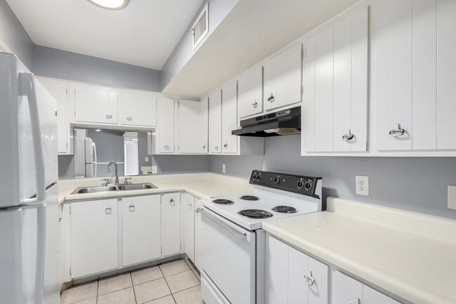 Building Photo - 2413 W Hazelwood St Rental