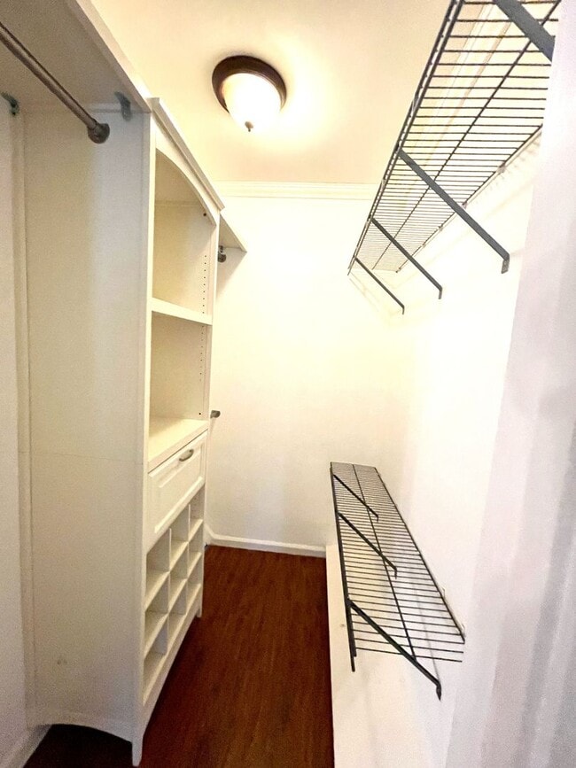 Building Photo - Beautiful 3-bedroom, 2.5-bathroom home