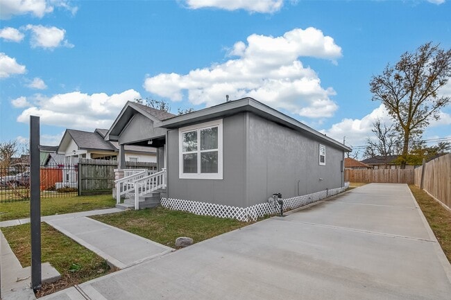 Photo - 4309 Beggs St