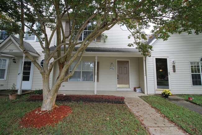 Building Photo - Updated 2 Bed/ 2.5 Bath