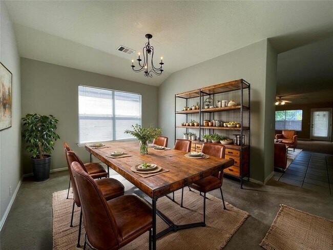 Photo - 208 Spruce Dr