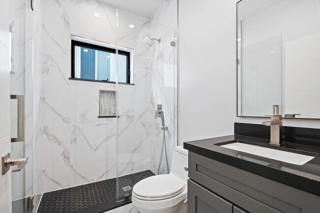 Photo - 4815 Elmwood Ave