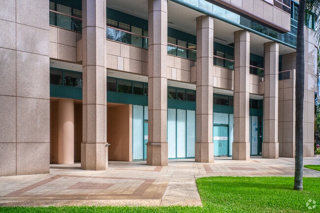 Photo - Waikiki Landmark Apartments