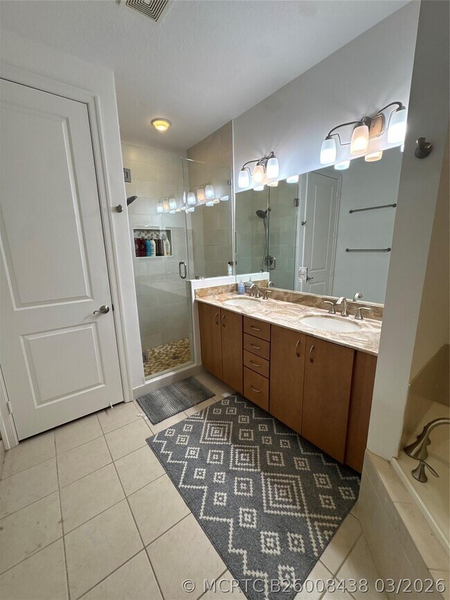 127 Riverwalk Cir W