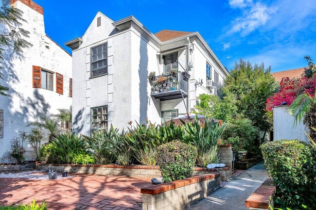 Photo - Excellent WeHo location! Unidad 54-10