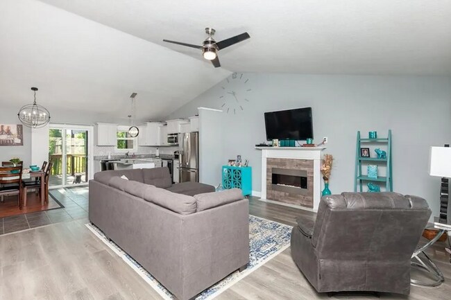 Photo - 5805 Pine Ct