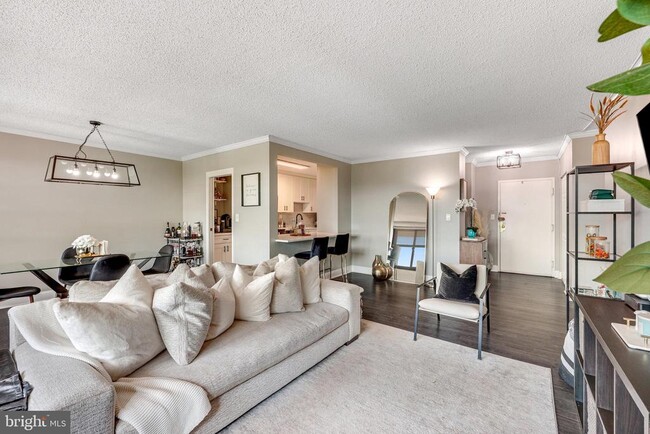 Building Photo - 5500 Holmes Run Pkwy Unit 510