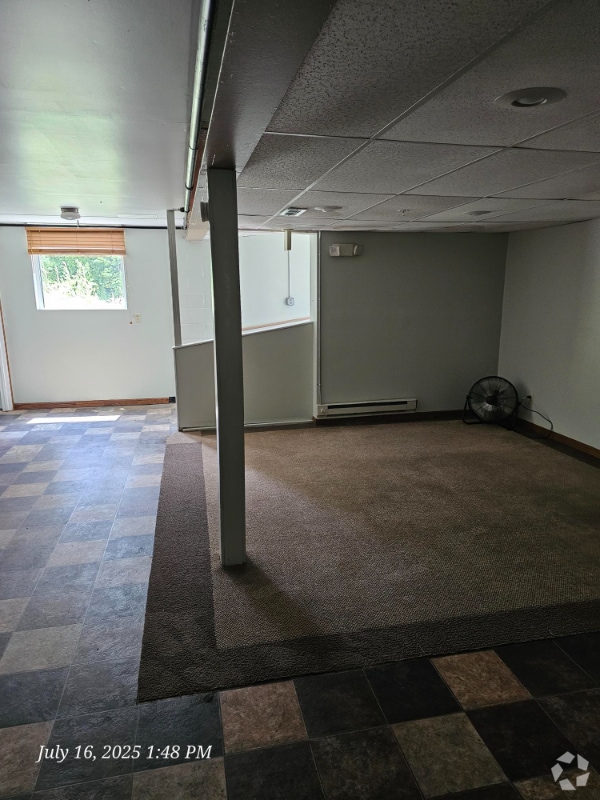 Building Photo - 615 S Chestnut St Rental