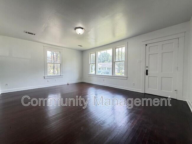 162 Chatsworth St