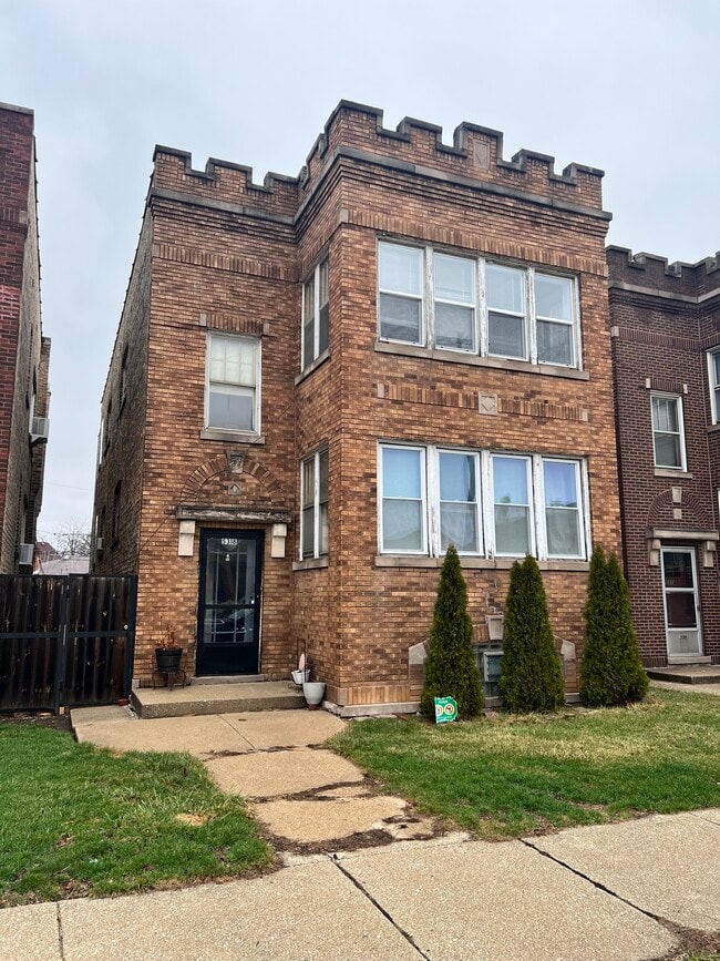 Building Photo - 5318 W Foster Ave Unit 2