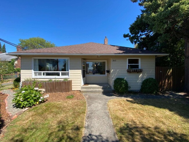 Building Photo - Charming 3-Bedroom Home with Massive Detac...