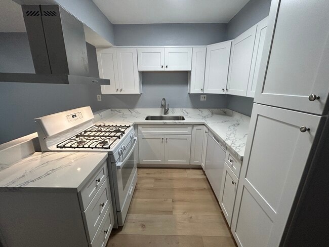 Photo - 15612 Pasadena Ave Unit B