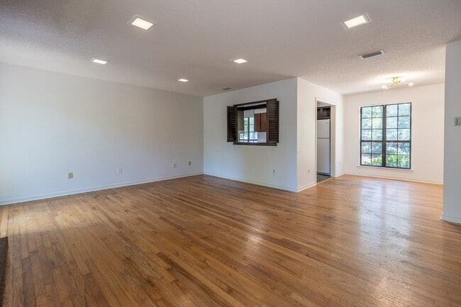 Photo - 3-Bedroom, 2-Bath with Den in Spanish Fort Estates